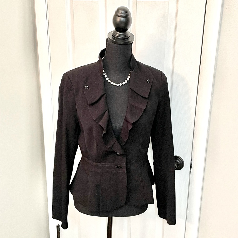 White House Black Market Blazer 🖤🤍